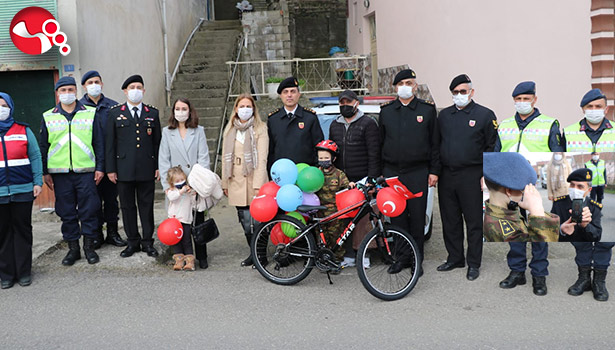 Jandarma Genel Komutanı Çetin’den jandarma hayranı Mikail’e sürpriz hediye