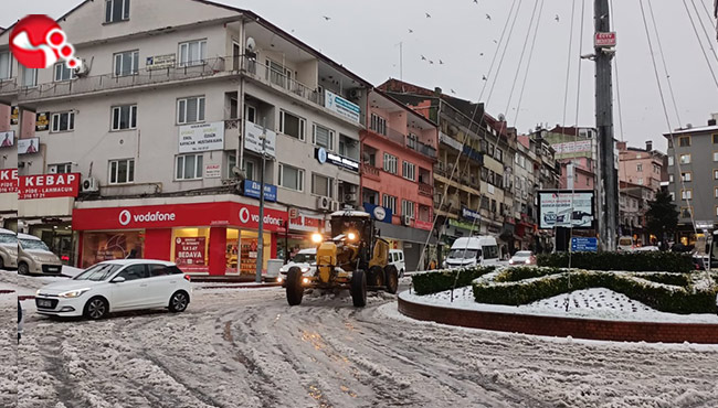 Ereğli Belediyesi karla mücadelede sahada...