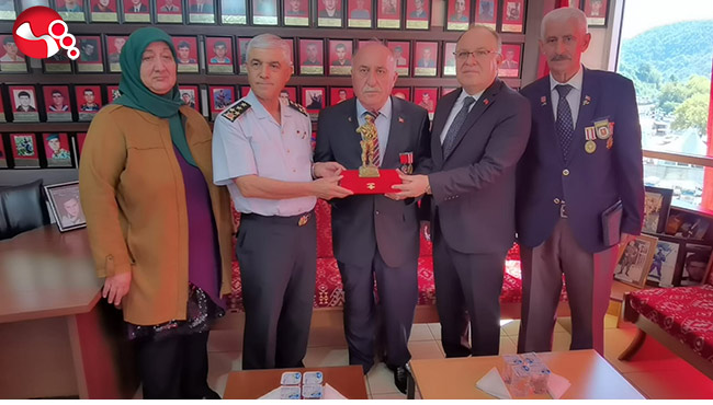 Jandarma Genel Komutanı Arif Çetin, şehit ailelerini ziyaret etti