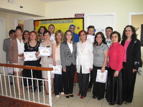 EĞİTİME KATILAN SAĞLIKÇILAR SERTİFİKA ALDI..