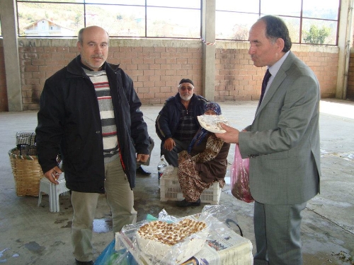 YAPIMI ZAHMETLİ OLAN HELVAYA EN ÇOK GURBETÇİLER TALEP EDİYOR..