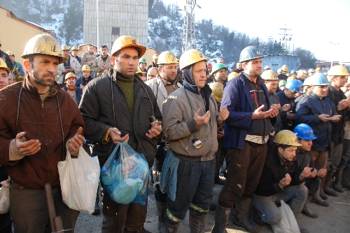 103 MADENCİ DUALARLA ANILDI..