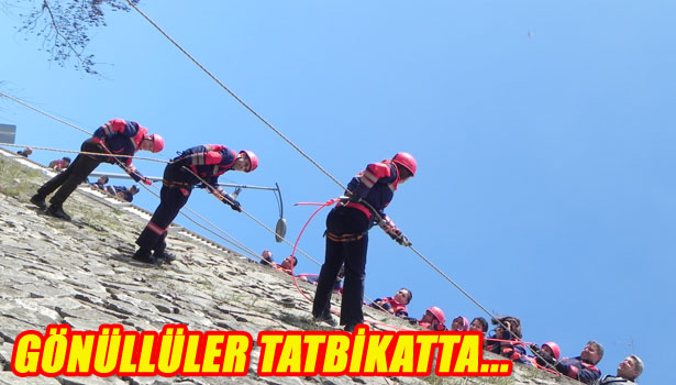 GÖNÜLLÜLER TATBİKATTA...