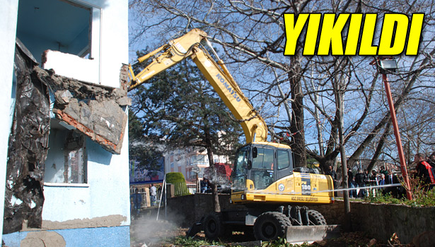 ESKİ LİMAN BAŞKANLIĞININ HİZMET BİNASI YIKILDI