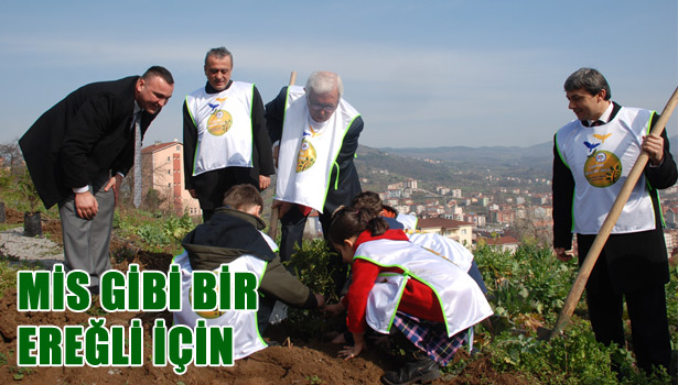 ÇEVRE ŞENLİĞİNDE 500 FİDAN DİKİLDİ