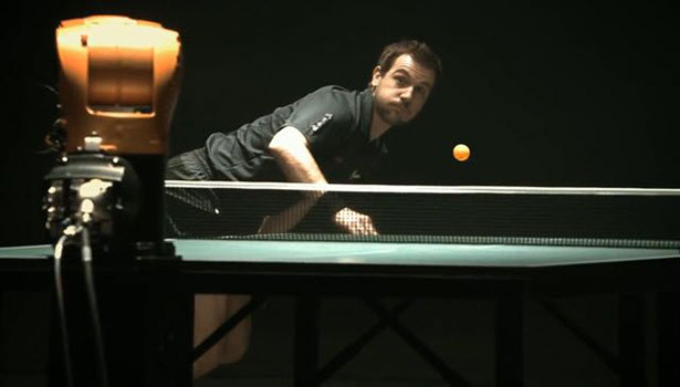 ŞAMPİYON VE ROBOT KOZLARINI PAYLAŞTI