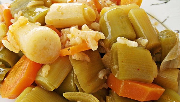 ZEYTİNYAĞLI PIRASA TARİFİ