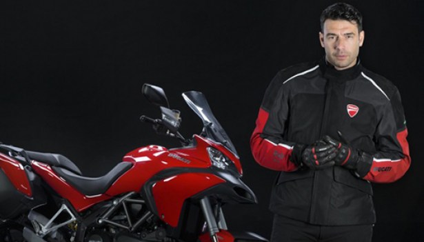 DUCATI'DEN 45 MİLİSANİYEDE ŞİŞEN HAVA YASTIKLI CEKET