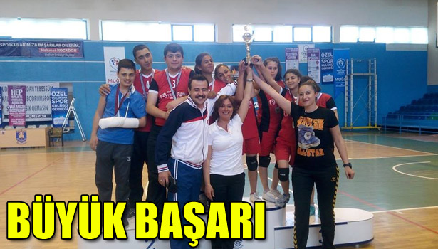 VOLEYBOL'DA TÜRKİYE 2.'Sİ OLDULAR