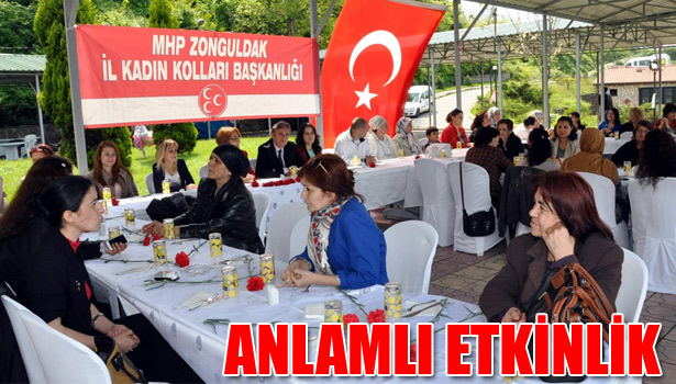 MHP'DEN ANNELER GÜNÜ ETKİNLİĞİ