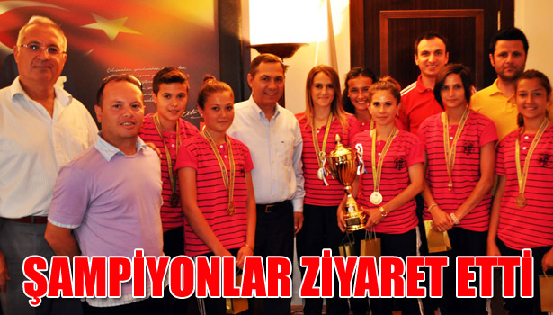 ŞAMPİYONLAR BAŞKAN UYSAL'I ZİYARET ETTİ