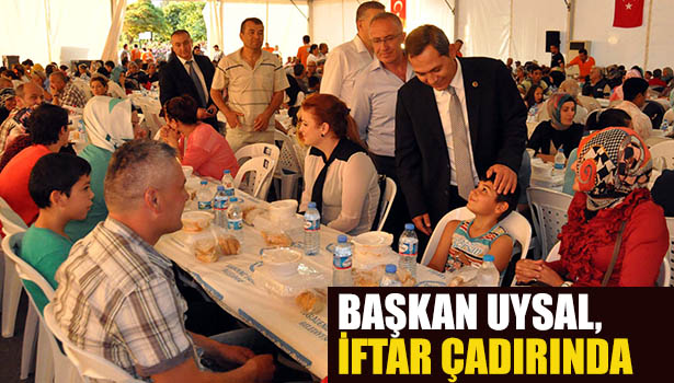 BAŞKAN UYSAL, İFTAR ÇADIRINDA