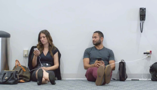 SAMSUNG'UN YENİ REKLAMI, APPLE'I BU KEZ "ŞARJ"DAN VURUYOR