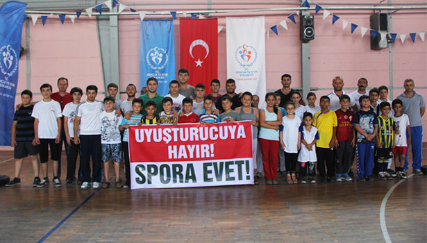 ALAPLI'DA 'UYUŞTURUCUYA HAYIR, SPORA EVET' PROJESİ