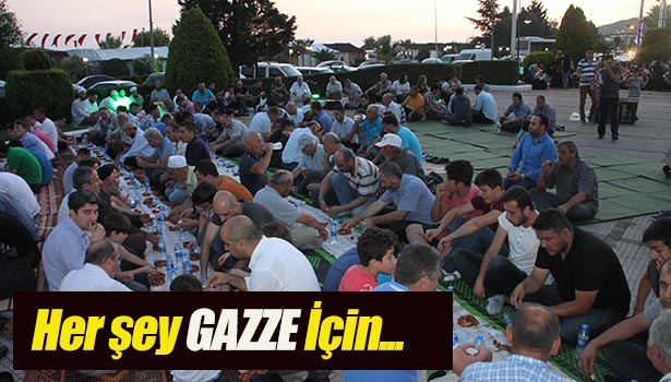 GAZZE İÇİN İFTARLARINI SİMİT SU VE HURMA İLE AÇTILAR