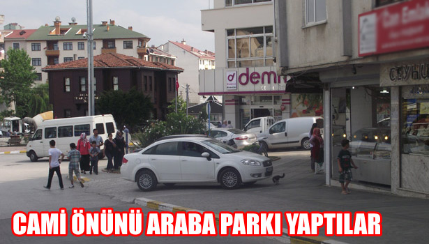 CAMİ ÖNÜNÜ ARABA PARKI YAPTILAR