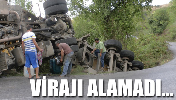 VİRAJI ALAMAYAN TAŞ YÜKLÜ TIR DEVRİLDİ