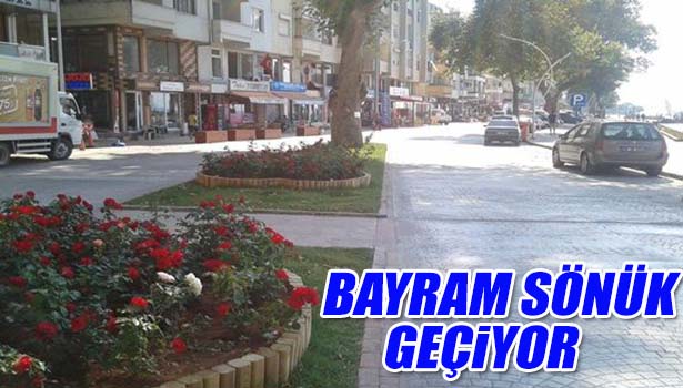 AKÇAKOCA'DA BAYRAM SÖNÜK GEÇİYOR