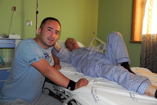 14 YILDIR DİYALİZE GİREN BABASINA BÖBREĞİNİ VERDİ..