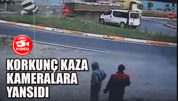 TIR ile MİNİBÜS ÇARPIŞTI: 2'Sİ AĞIR 3 YARALI