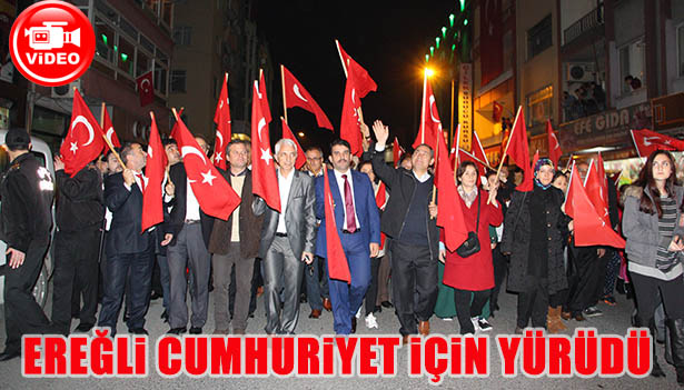 ONBİNLER CUMHURİYET İÇİN YÜRÜDÜ