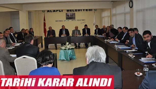 ALAPLI'DA KAVŞAKLAR VE İLÇEYE GİRİŞ MASAYA YATIRILDI