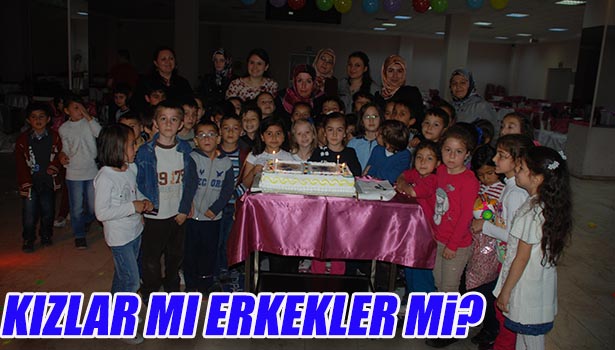 ÖĞRETMENLİĞE KIZLAR ERKEKLERDEN DAHA FAZLA İLGİLİ