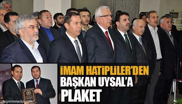 BAŞKAN UYSAL'A İMAM HATİPLİLERDEN PLAKET