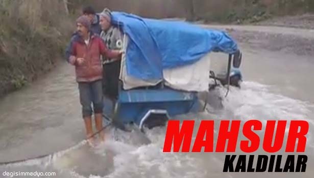 SUYUN DEBİSİ YÜKSELDİ, PATPAT ÜZERİNDEKİ 4 KİŞİ DEREDE MAHSUR KALDI