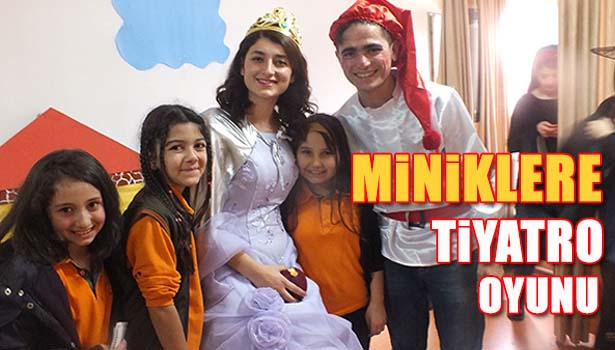 FAKÜLTE ÖĞRENCİLERİ İLKOKULDA TİYATRO OYUNU SERGİLEDİ