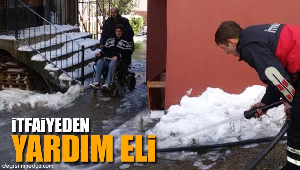 İTFAİYE EKİPLERİ ENGELLİ VATANDAŞLARIN YOLUNU AÇTI
