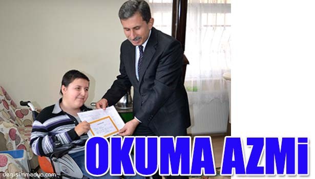 BEDENSEL ENGELLİ ÖĞRENCİ KARNESİNİ EVDE ALDI