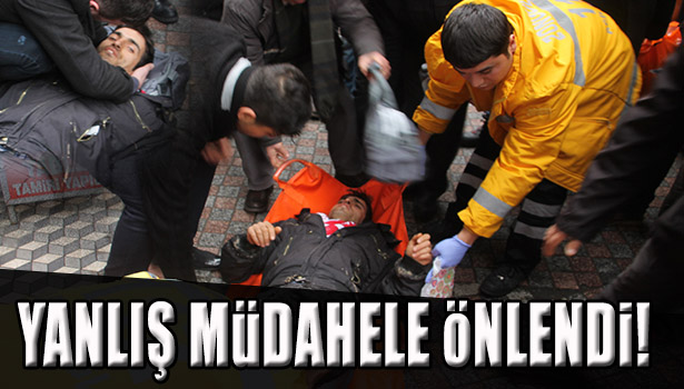 YOLDA BAYILAN KİŞİYE YANLIŞ İLK YARDIMI SAĞLIK ÇALIŞANI ÖNLEDİ!