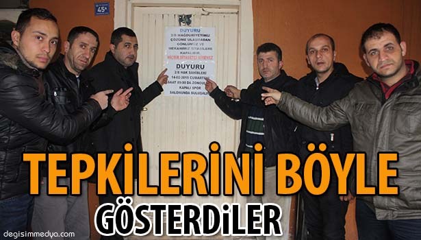 TEPKİLERİNİ KIRAATHANE KAPISINA ASTIKLARI YAZIYLA GÖSTERDİLER