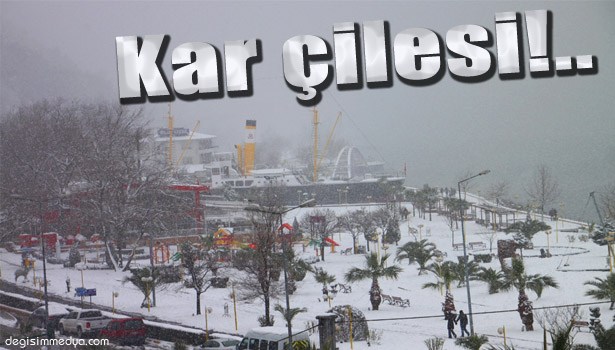 EREĞLİ'DE YAĞAN KAR ÇİLEYE DÖNÜŞTÜ!