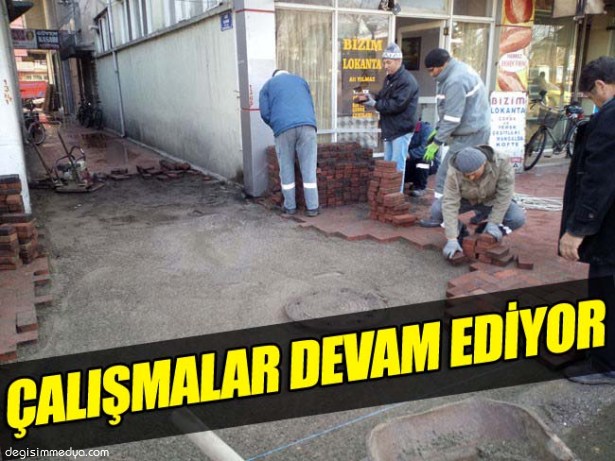 SALTUKOVA'DA KALDIRIM DÜZENLEME ÇALIŞMALARI DEVAM EDİYOR