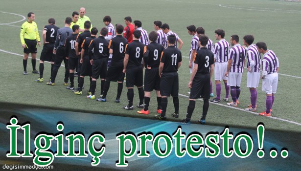 FUTBOLCULAR, HAKEMİN BAŞLAMA DÜDÜĞÜYLE HAREKETSİZ KALDILAR!