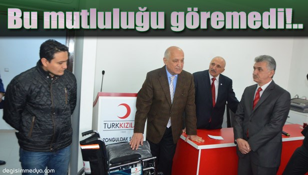 TOPLADIĞI KAPAKLARIN BİR ENGELLİNİN YÜZÜNÜ GÜLDÜRDÜĞÜNÜ GÖREMEDİ