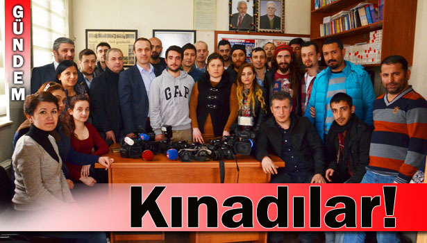 GAZETECİYE SALDIRIYI MAKİNELERİNİ BIRAKARAK KINADILAR