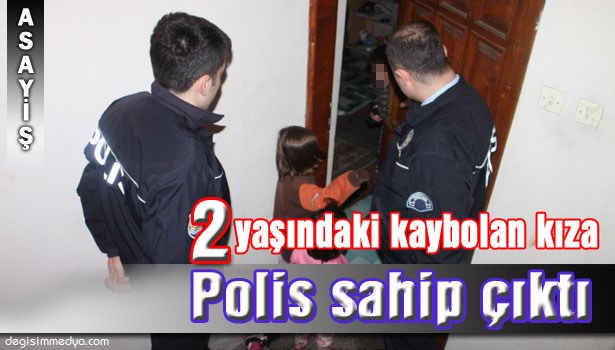 EVİNDEN UZAKTA BULUNAN KÜÇÜK KIZI POLİS EKİPLERİ AİLESİNE TESLİM ETTİ