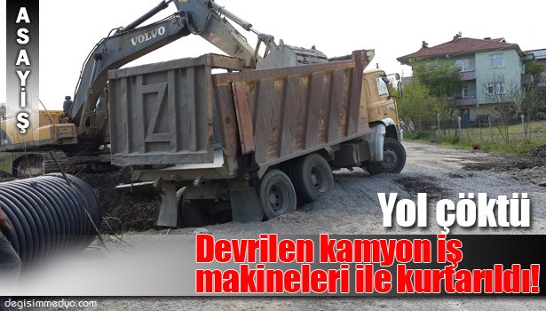 YOL ÇÖKTÜ, DEVRİLEN KAMYON İŞ MAKİNELERİ İLE KURTARILDI