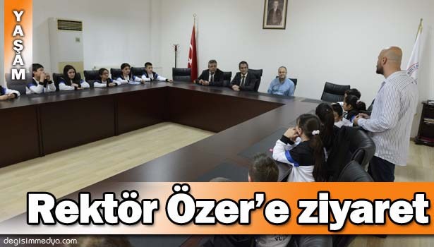 GELECEĞİN YÜZME ŞAMPİYONLARINDAN REKTÖR ÖZER'E ZİYARET