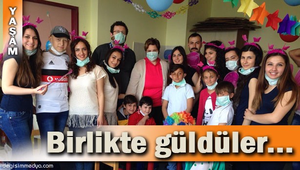 ÖĞRETMEN ADAYLARI KANSER TEDAVİSİ GÖREN ÇOCUKLARI SEVİNDİRDİ...