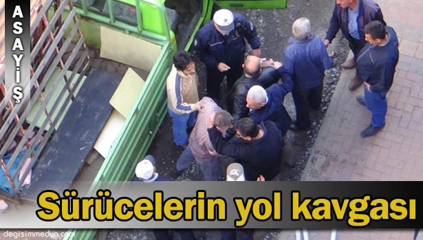 SÜRÜCÜLERİN YOL KAVGASI