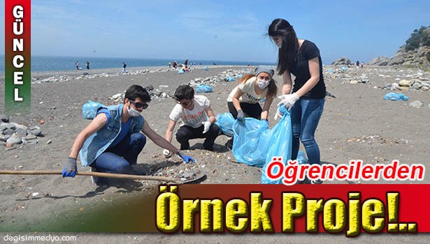 İNSANLAR ÇÖPLE KAPLI SAHİLDE UÇURTMA UÇURDU, ÖĞRENCİLER ÇÖP TOPLADI