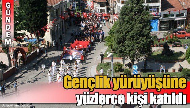 DEVREK'TE DÜZENLENEN GENÇLİK YÜRÜYÜŞÜNE YÜZLERCE KİŞİ KATILDI