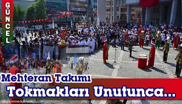 GÖSTERİYE ÇIKAN MEHTERAN TAKIMI TOKMAKLARI UNUTTU