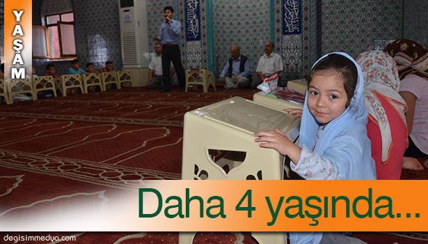 4 YAŞINDA RAHLE BAŞINA GEÇEN KÜÇÜK ZEYNEP, KUR'AN KURSUNUN İLGİ ODAĞI OLDU
