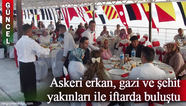 TUĞAMİRAL DOĞAN DAVETLİLERLE TEK TEK İLGİLENDİ...