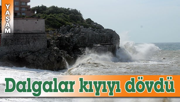 3 METREYİ BULAN DALGALAR KIYIYI DÖVDÜ
